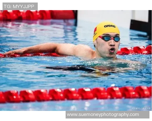 仰泳对身体的全面益处及其对健康的积极影响分析